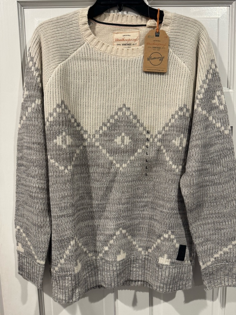 NWT Weatherproof Vintage Men’s crewneck sweater featuring diamond pattern knit